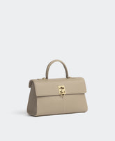 Medium Stance - Taupe