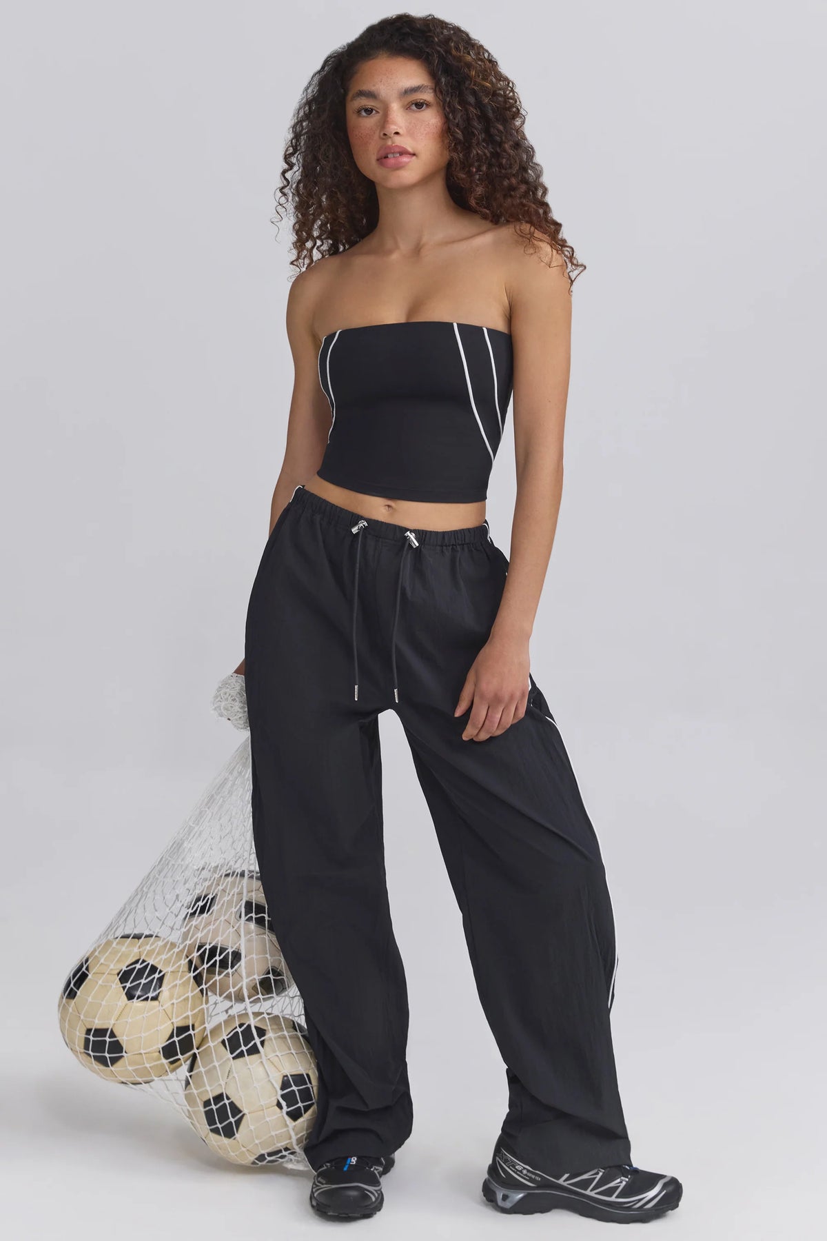 Water-Repellent Crinkled Wide-Leg Trousers in Black